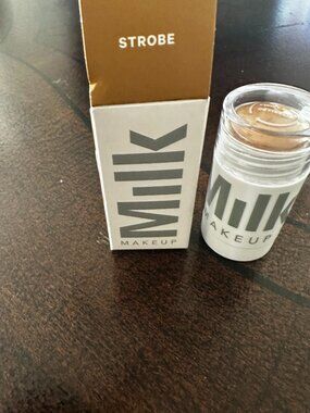 Milk STROBE highlighter